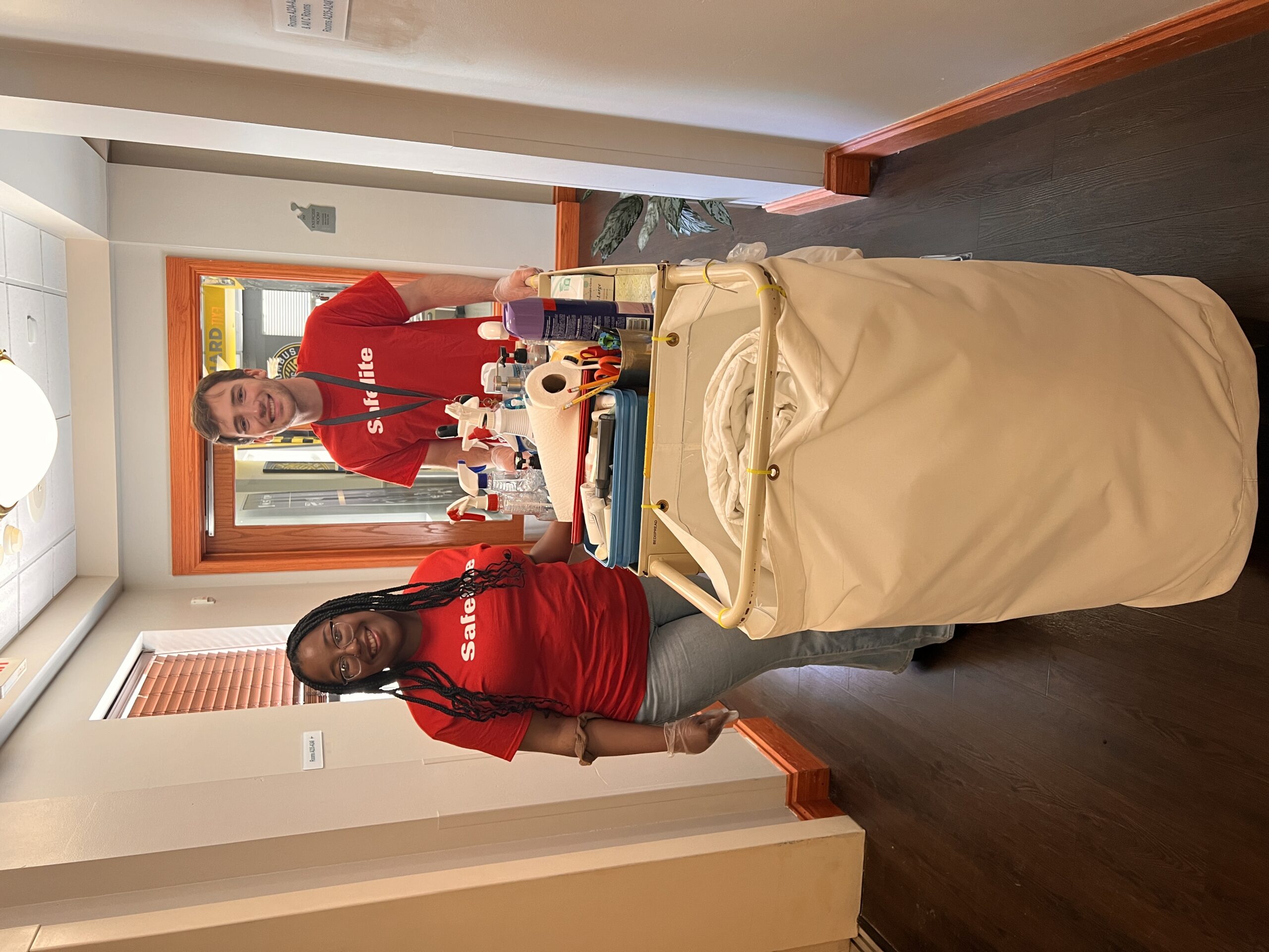 Safelite volunteers helping with housekeeping at RMHC of Central Ohio
